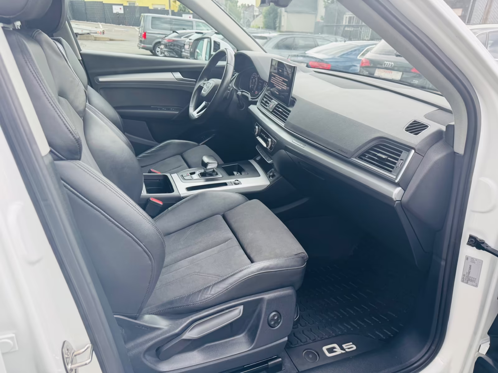 2021 Audi Q5 55 TFSI e quattro S line - Image 15