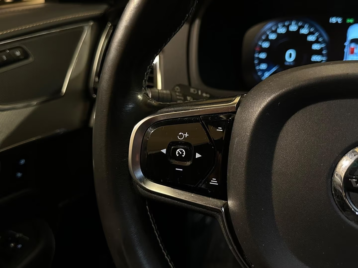 2020 Volvo XC90 2.0 B5 AWD R-Design - Image 19